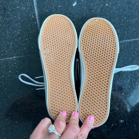 Vans - Picture 5 of 7